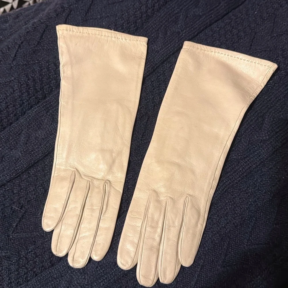 Vintage Denise Francelle Edelton France kid leather gloves Cream color
